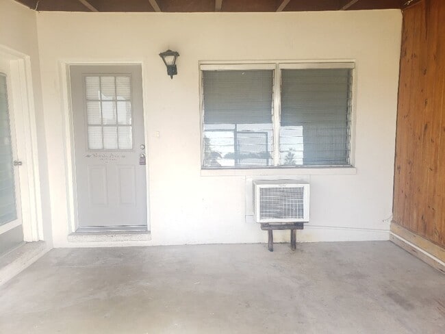 Building Photo - WR-2 Bliss Duplex