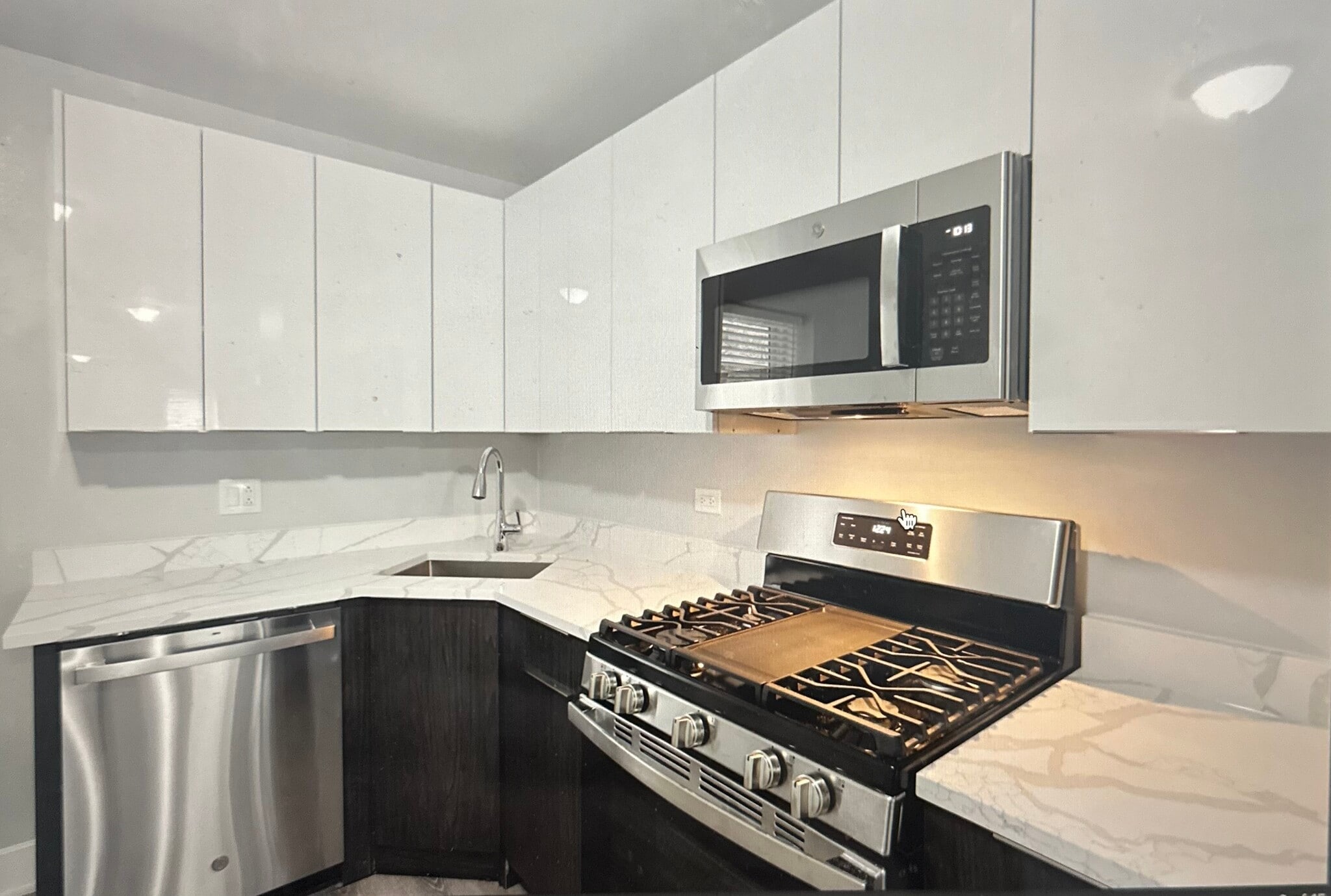 Building Photo - 2007 W Jarvis Ave