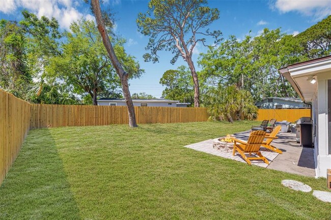 Building Photo - 4925 Camellia Way S