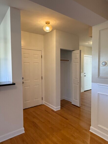 Building Photo - 6204 N Claremont Ave