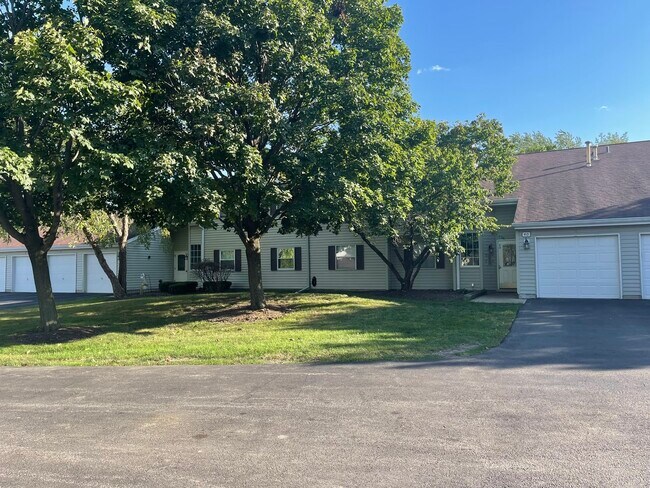 Building Photo - 40 N Victoria Ln