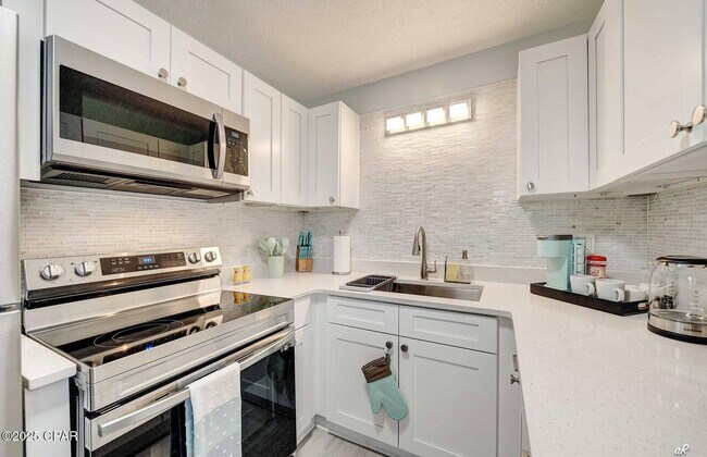 Building Photo - 7308 Sunset Ave