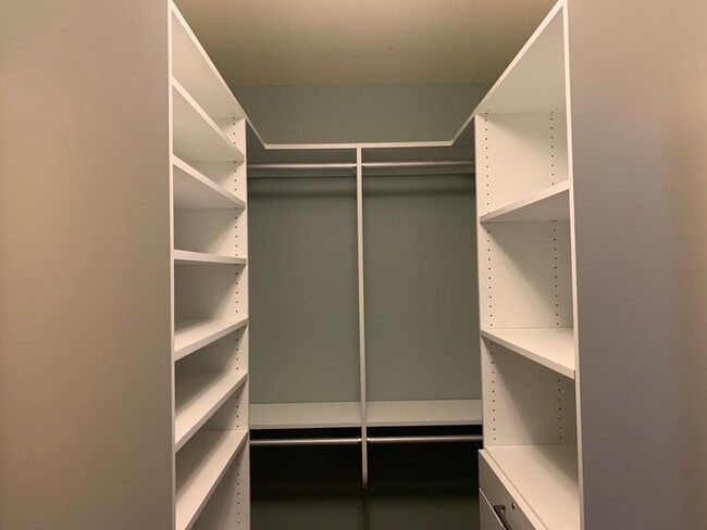 Building Photo - 4234 S Ellis Ave