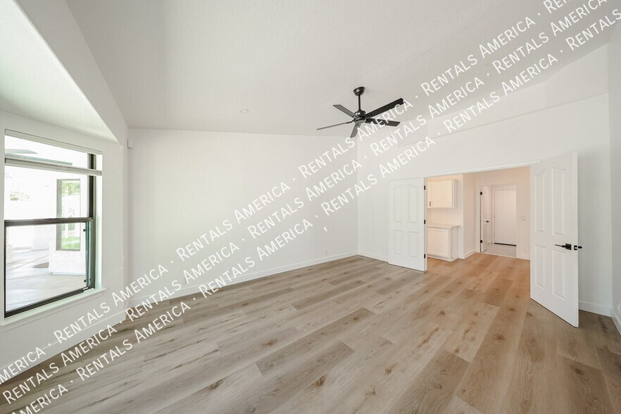 Building Photo - 4812 E Aire Libre Ave