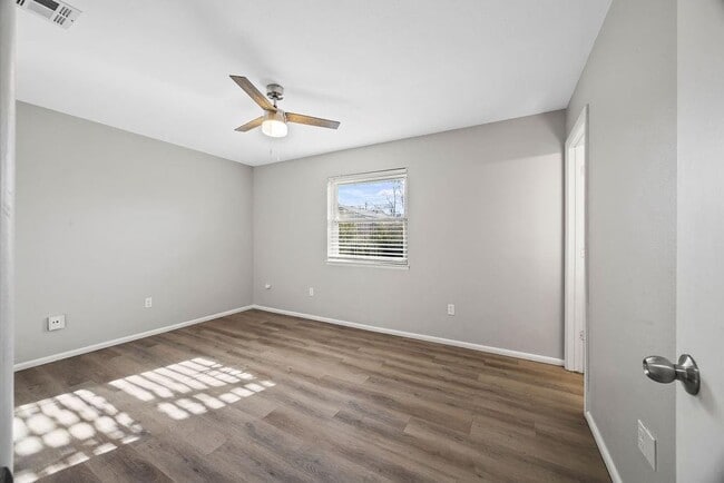 Building Photo - 2607 NE Walker St