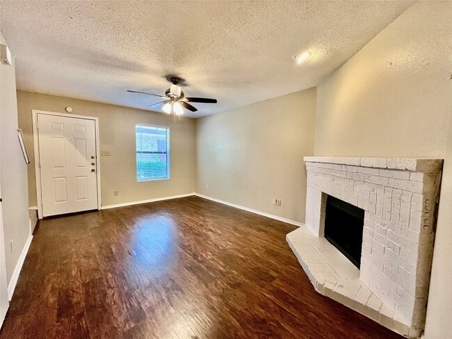 Building Photo - 3047 Olympia Dr