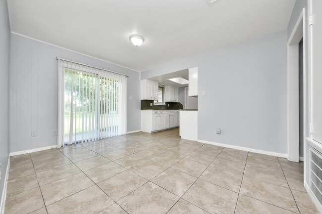 Building Photo - 3806 Charriton Dr
