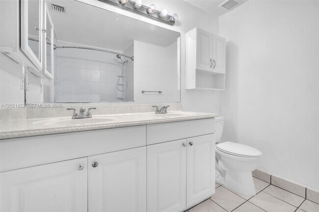 Building Photo - 800 Sorrento Dr