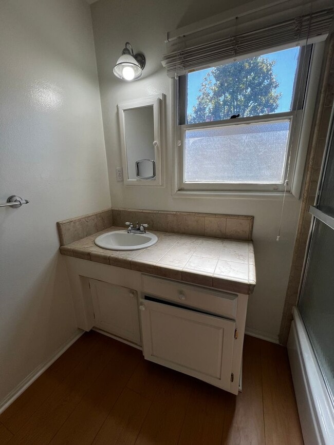 Building Photo - 1 Bedroom 1 Bath Duplex for Rent in Glendora