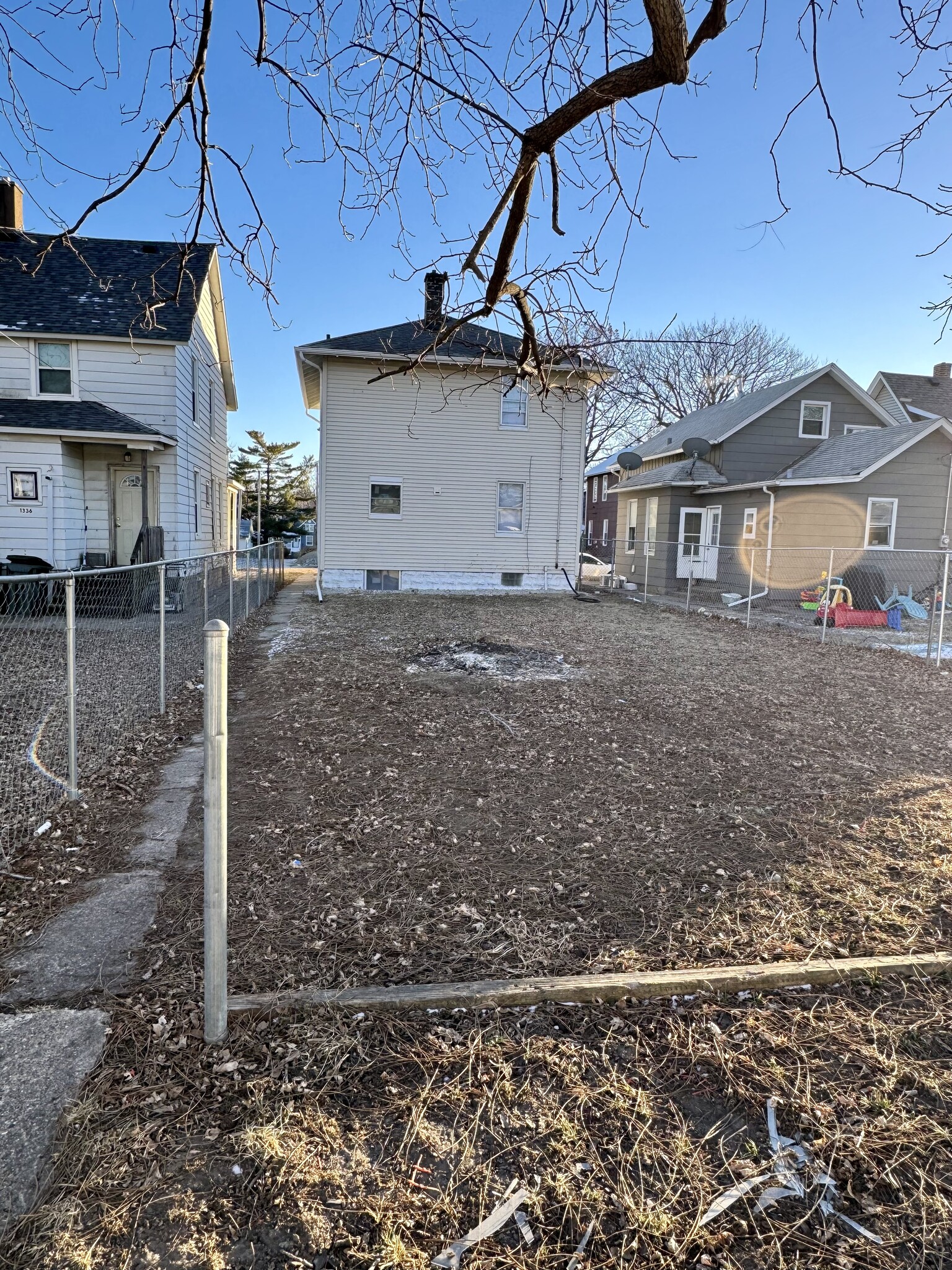 Building Photo - 1338 W 13th St