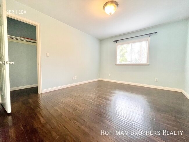 Building Photo - 806 N Las Palmas Ave