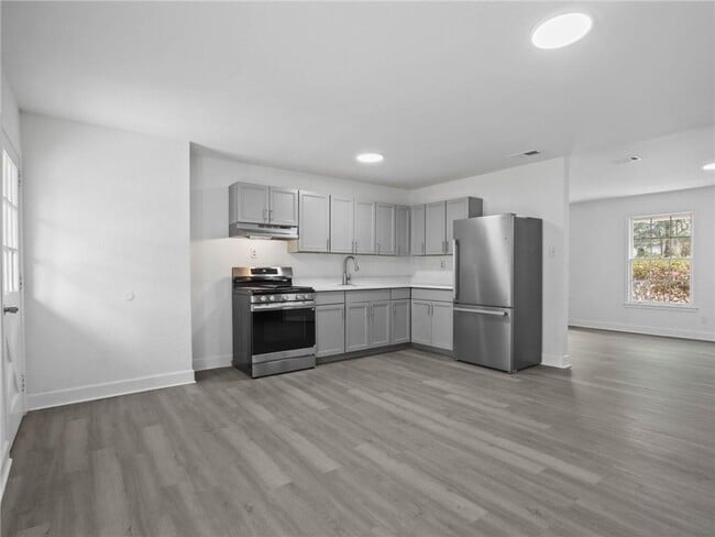 Building Photo - 526 Woodlore Dr