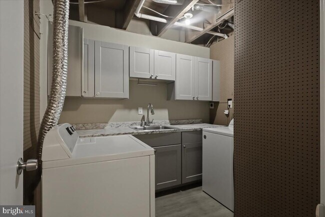 Building Photo - 6168 Forest Creek Ct
