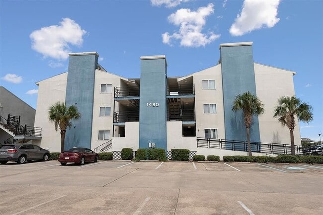Primary Photo - 1490 Harbor Dr