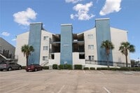 Building Photo - 1490 Harbor Dr