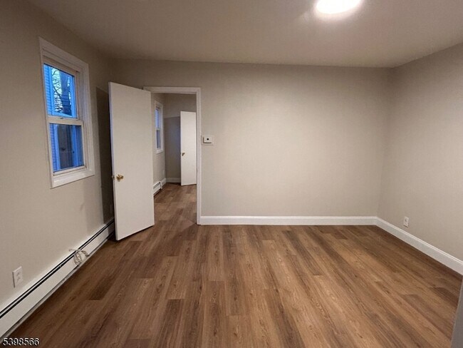 Building Photo - 68 Cottage Pl