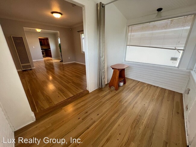 Building Photo - 2 br, 1 bath House - 558 A St