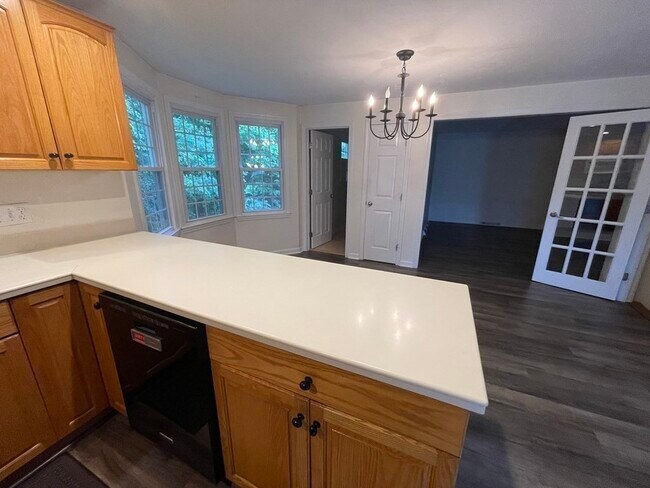 Building Photo - 24 Camelot Ct