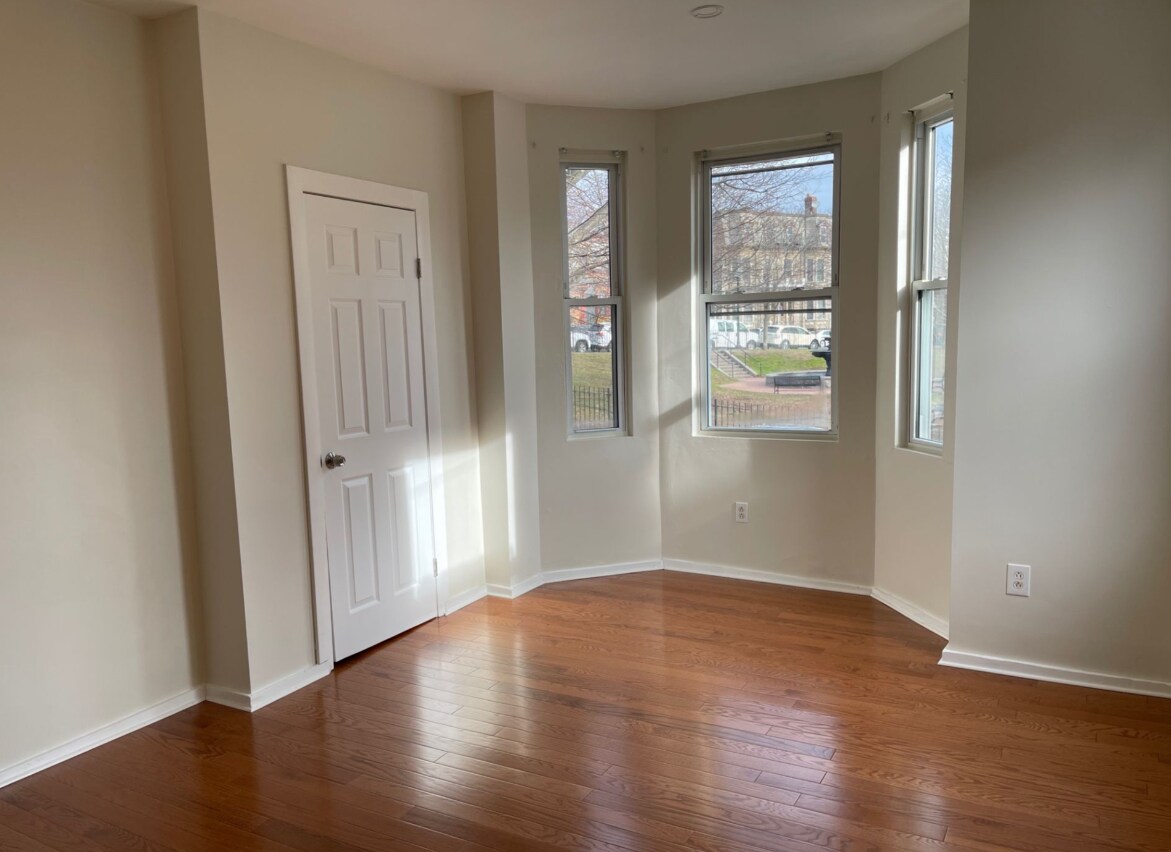 Building Photo - 75 Putnam St