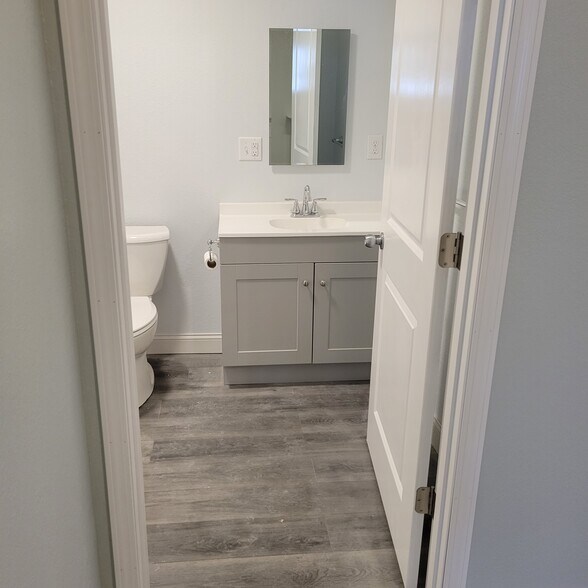 New Bathroom - 1531 Cloquet Ave