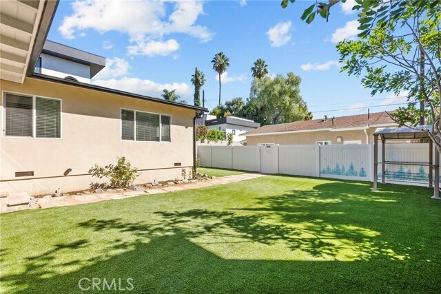 Building Photo - 1056 E Orange Grove Ave