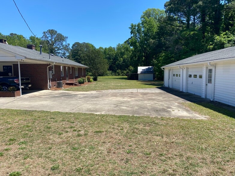 Building Photo - 5829 Shiloh Church Rd