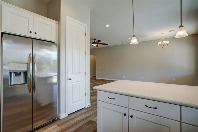 Building Photo - 6185 E Beecher Loop