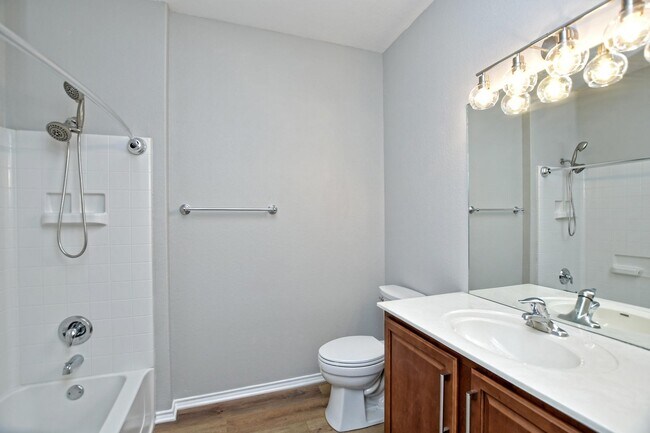 Building Photo - 313 Essex Ln