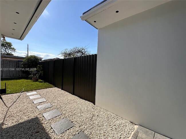Building Photo - 3252 SW 88th Pl