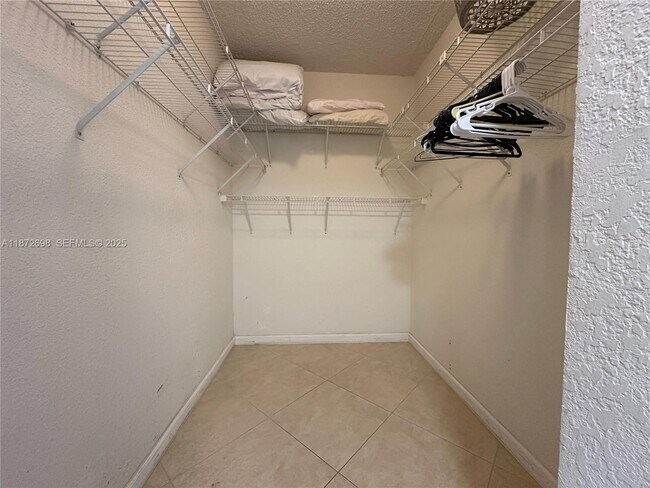 Building Photo - 2501 S Ocean Dr