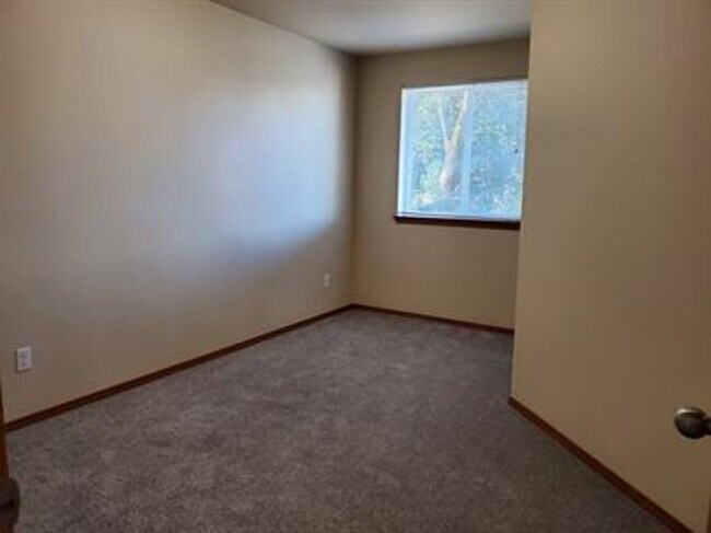 Building Photo - 3 Bedroom 2.5 Bath located in Tumwater