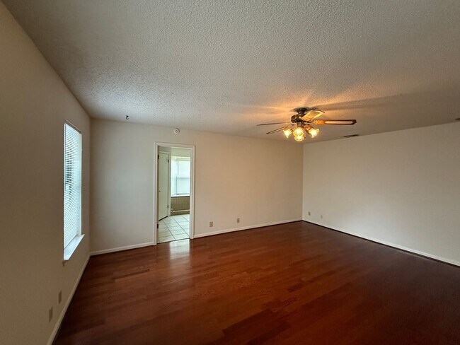 Building Photo - NEAR GOLF COURSE - WELL ESTABLISHED SPICEW...