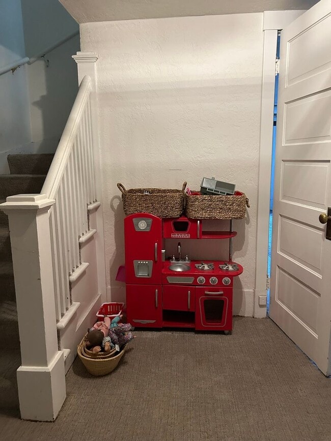 Building Photo - 6 Bed/2.5 Bathroom house in Provo!
