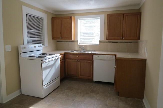 Kitchen - 6105 Anderson St