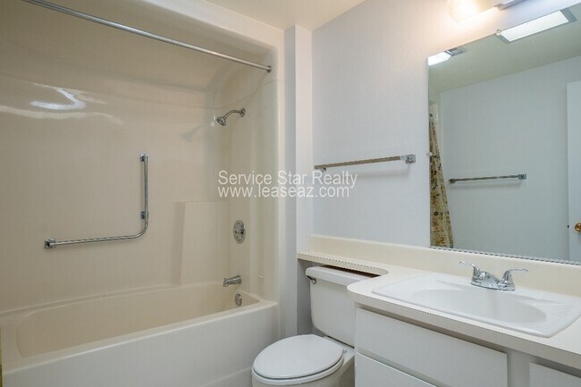 Building Photo - 17230 N Palo Verde Dr