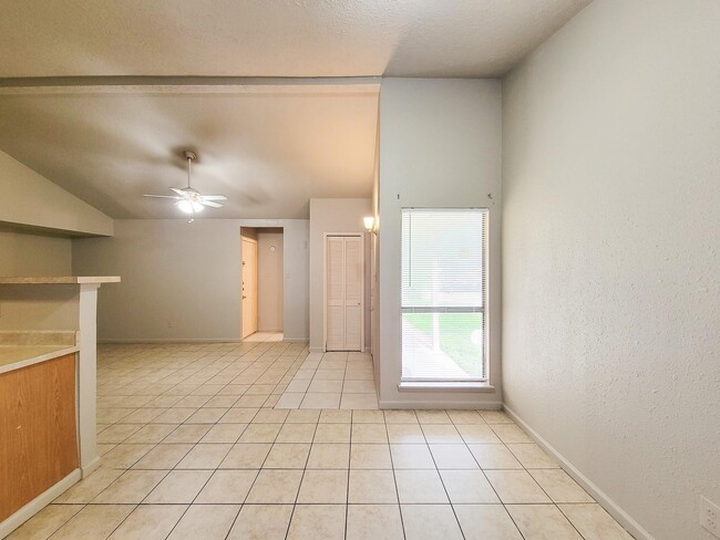 Building Photo - 17423 Ranch Country Rd