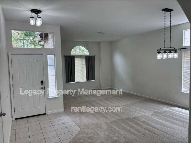 Building Photo - 3031 Daggett Dr