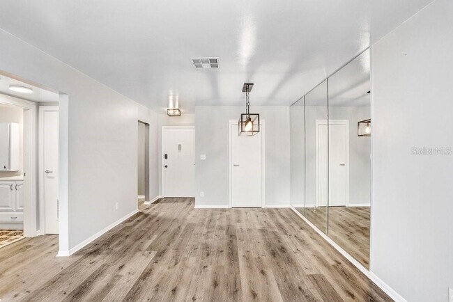 Building Photo - 4611 W Fig St