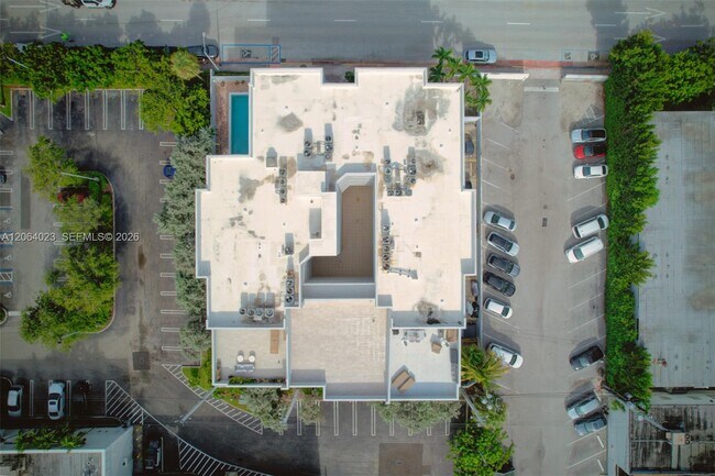 Building Photo - 6725 Harding Ave