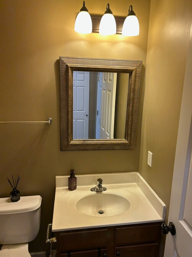 Building Photo - 538 Springhurst Pkwy