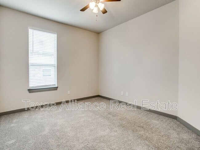 Building Photo - 10684 Tube Dr