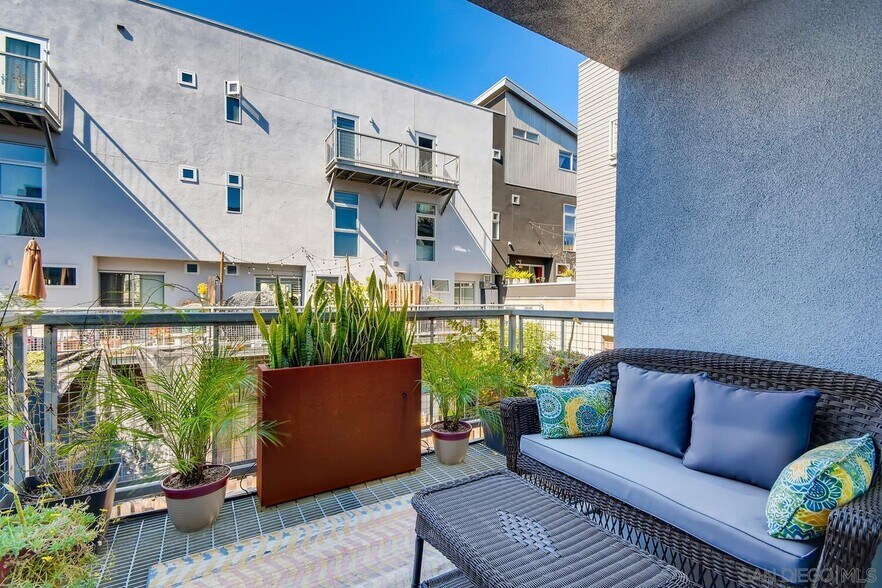 Building Photo - 991 Sigsbee St