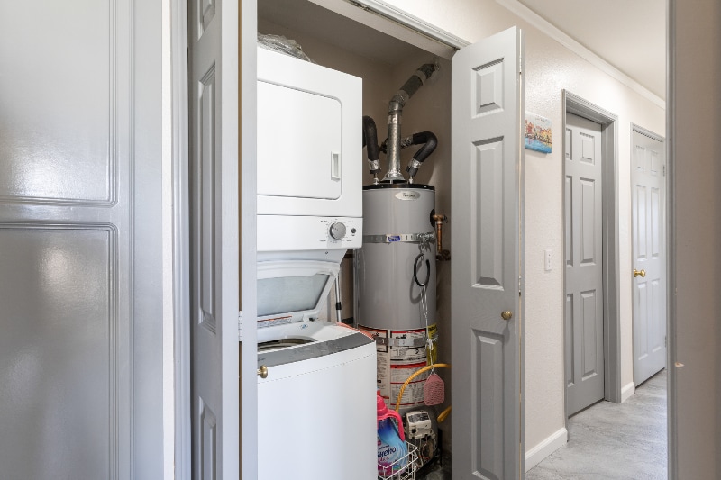 Building Photo - 401 El Cielo Rd