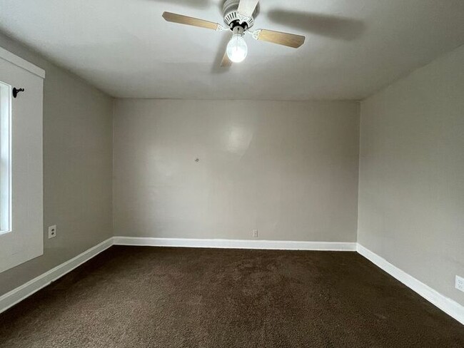 Building Photo - Inviting 2-Bedroom Apartment with Ideal Am...