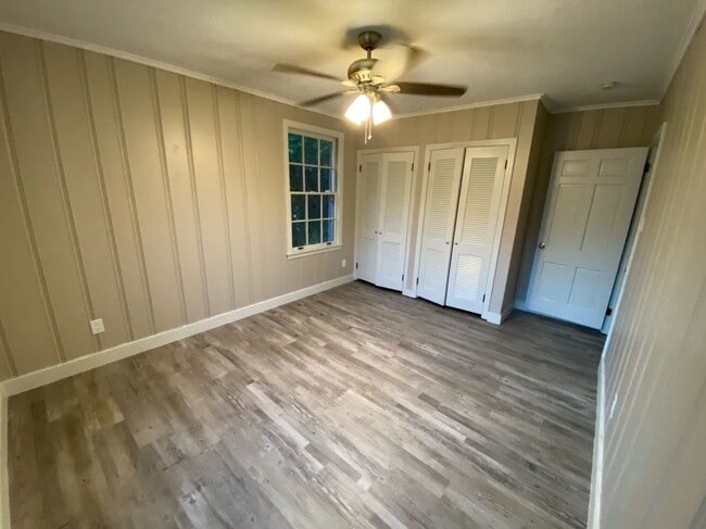 Building Photo - 1455 Parkside Dr