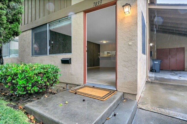 Great Three bedroom in UTC! Available now! - Great Three bedroom in UTC!  Available now!