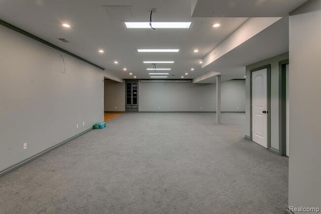 Building Photo - 1821 Woods Way