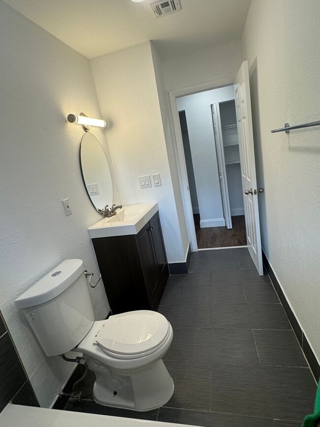 Building Photo - Top Floor All To Yourself! July Rent Free!...