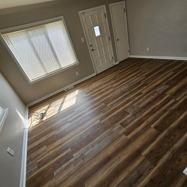 Building Photo - 2-Bedroom Ranch, Spacious Living Room, New Flooring, Kitchen with All Appliances, Laundry
