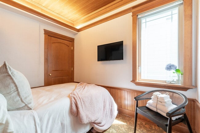 Building Photo - 3202 N 7th St